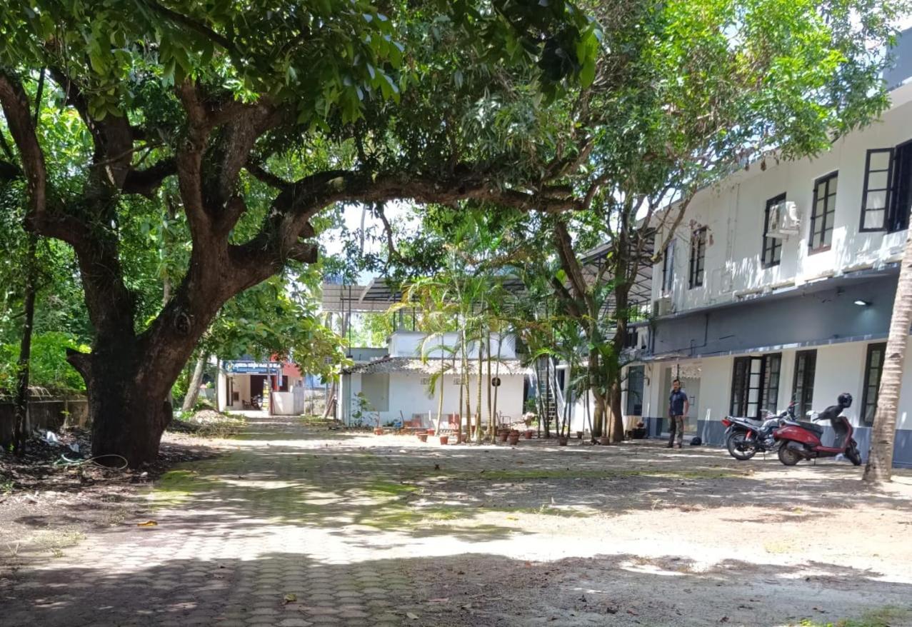 Hotel Prathiba Residency Kollam Esterno foto
