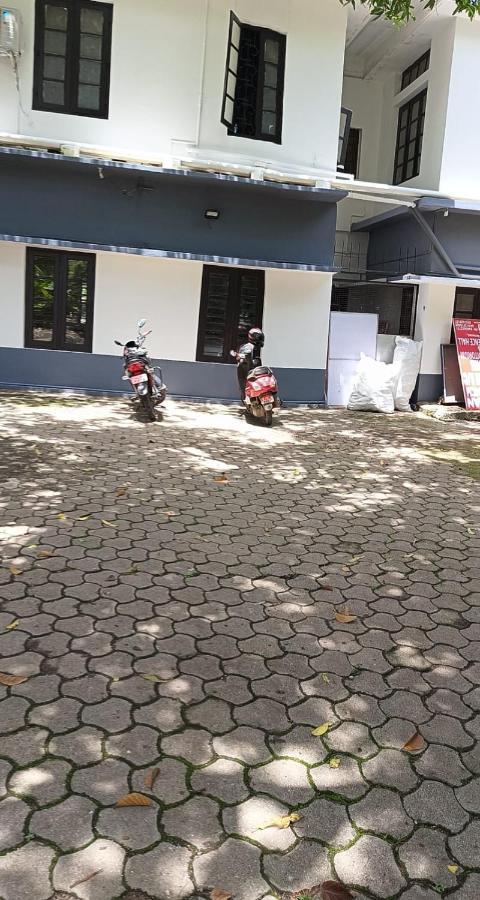 Hotel Prathiba Residency Kollam Esterno foto